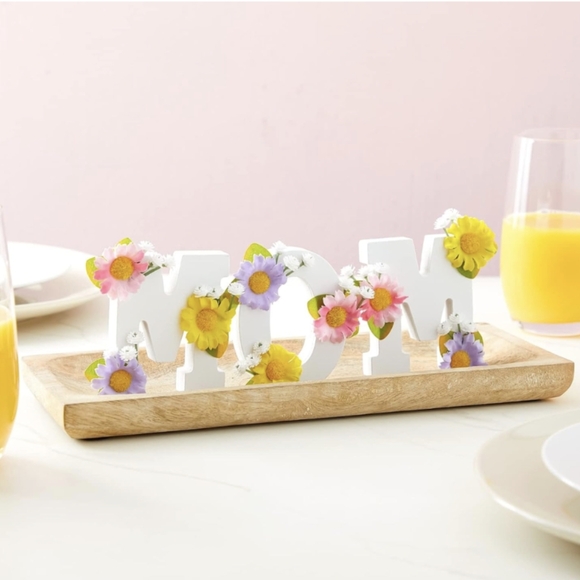 Decor - Picture 1 of 13